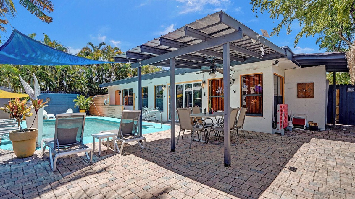 Coral Heights House | GAY guesthouse-heated Poolside Pleasure- GAY MENS- clothing opt-2miles to Wilton