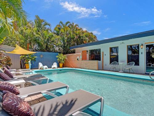Coral Heights House | GAYClothing optional Pool retreat men only w private Courtyard