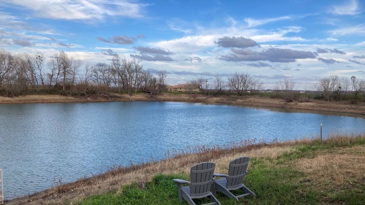 Guadalupe County Cabin | Gazebo with a view of the lake.