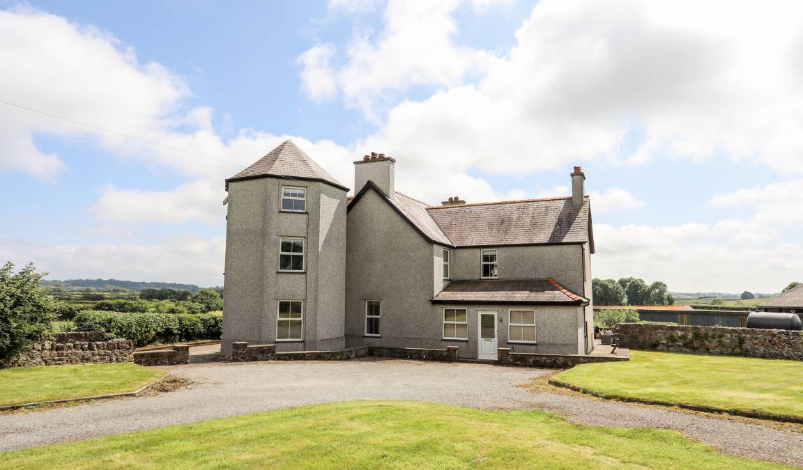 Llanbedrgoch Cottage | Cabin ∙ 4 bedrooms ∙ 7 guests