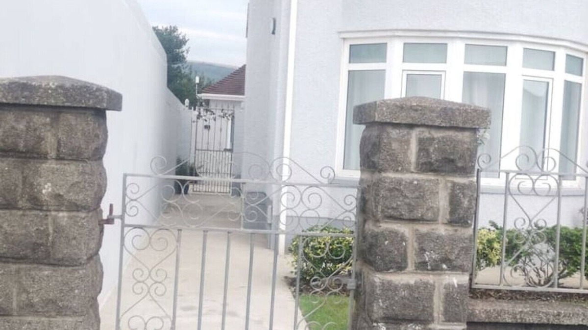 Port Talbot House | Step Free Bungalow/Close To The Beach