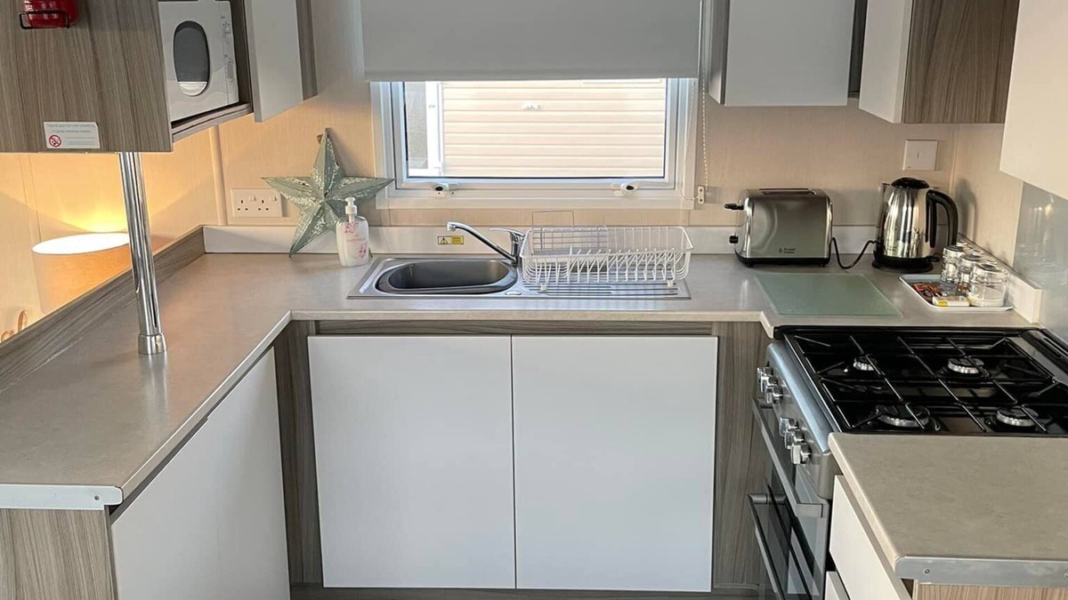 Ayr House | GDs Caravan Hire Craig Tara