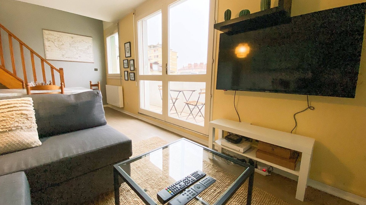 Quartier Chorier-Berriat Apartment | #GE - The Bostonian in Grenoble🗽3 bedrooms with balcony
