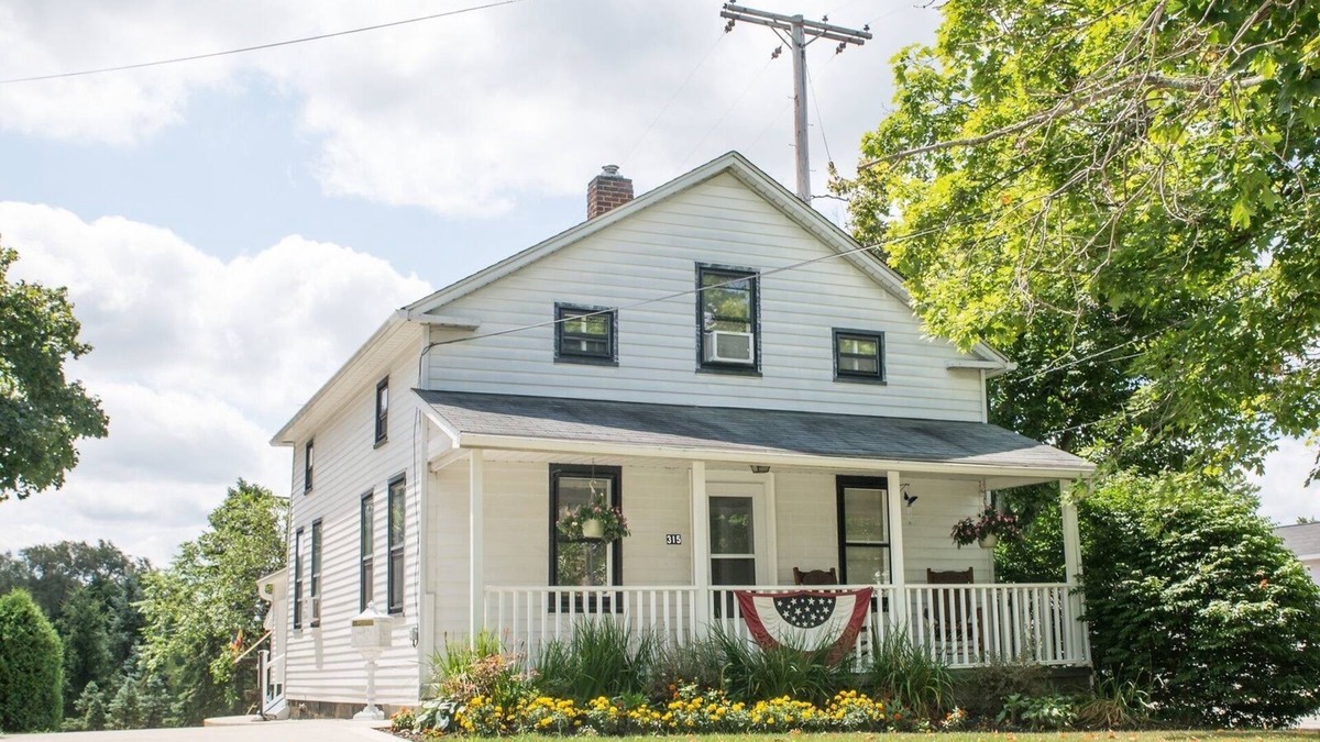 Chardon House | Geauga Maple Cottage