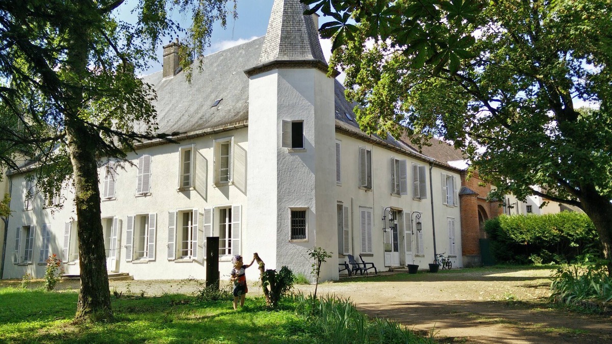 Seurre Other | Geek Castle in Seurre: 30 beds, 12 bedrooms, arcade terminals and pinball machines
