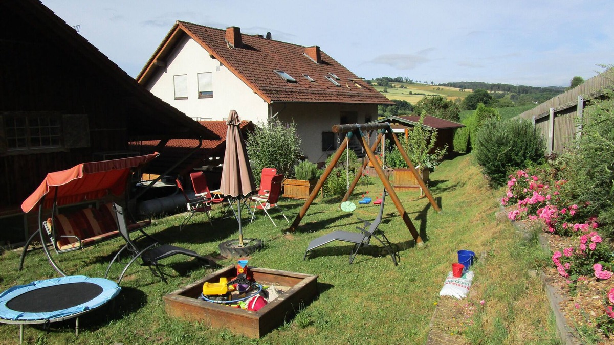 Neuenstein Apartment | "Geistalblick" - large, bright vacation apartment for up to 6 people near Bad Hersfeld