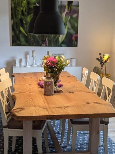 Sued Apartment | Gemütliche 144qm Altbauwohnung in Koblenz am HBF