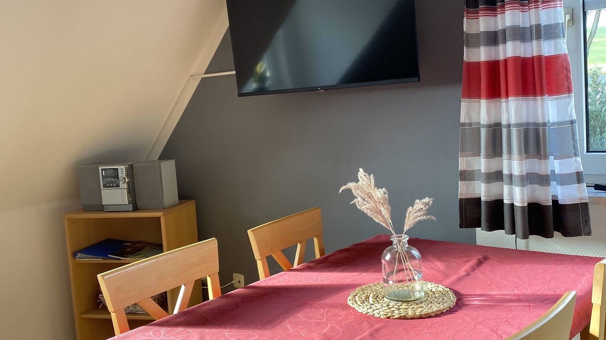Bad Steben Apartment | Gemütliche 45qm Ferienwohnung, Naturholzmöbelausstattung