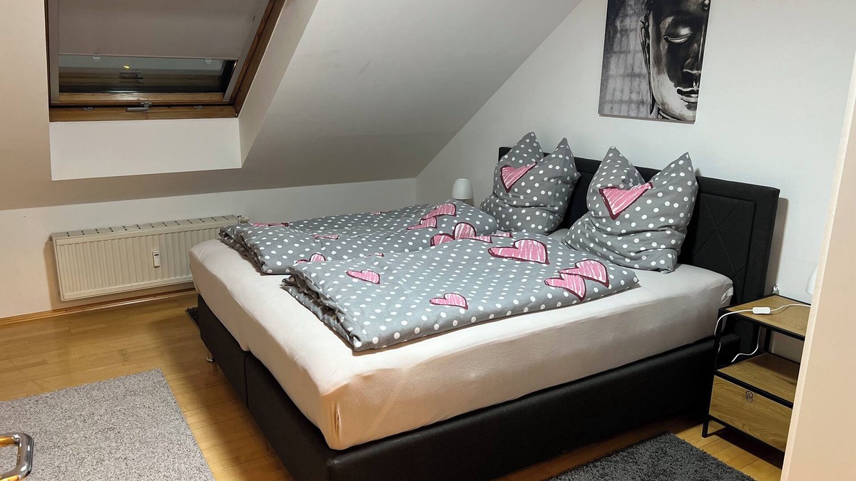 Langerringen Apartment | Gemütliche Dachgeschoss Wohnung