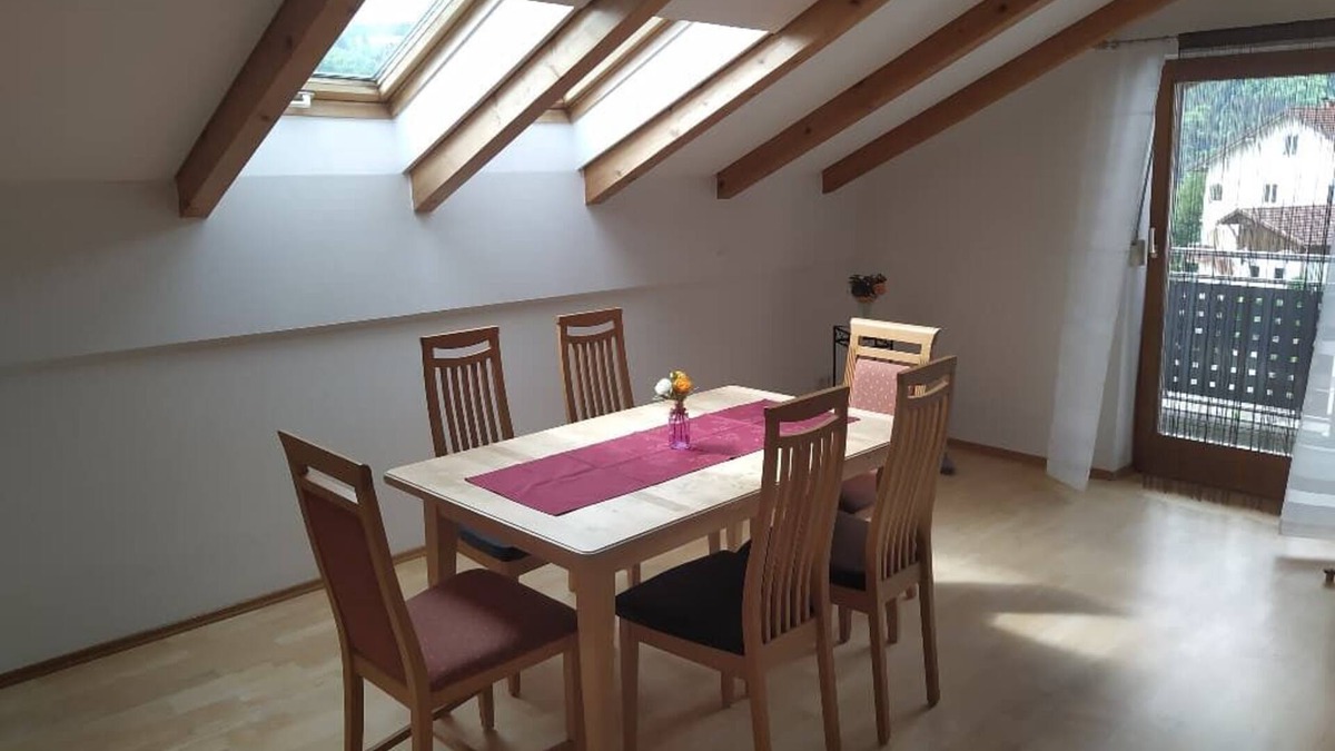 Obernzell Apartment | Gemütliche Dachgeschossferienwohnung mit Platz für 1-6 Personen