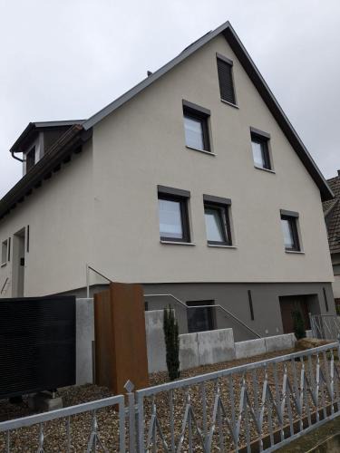 Reichenberg Apartment | Gemütliche EG Wohnung nahe DAA, Würzburg, A3, A7, A81, in Fuchsstadt
