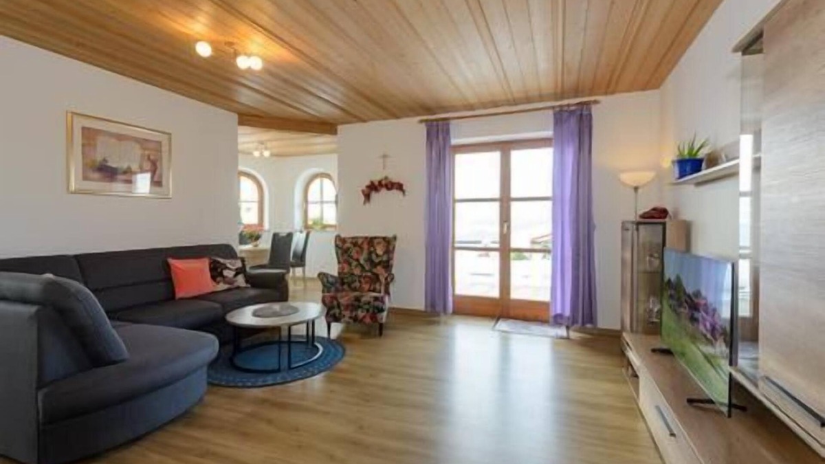 Blachendorf Apartment | Gemütliche Ferienwohnung für 2-6 Pers. (85 qm) mit Erker und Sonnenterrasse