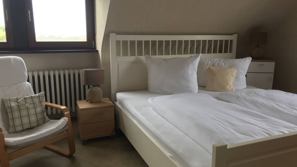 Mainberg Apartment | Gemütliche Ferienwohnung mit großem Garten und Bad im Retro-Look