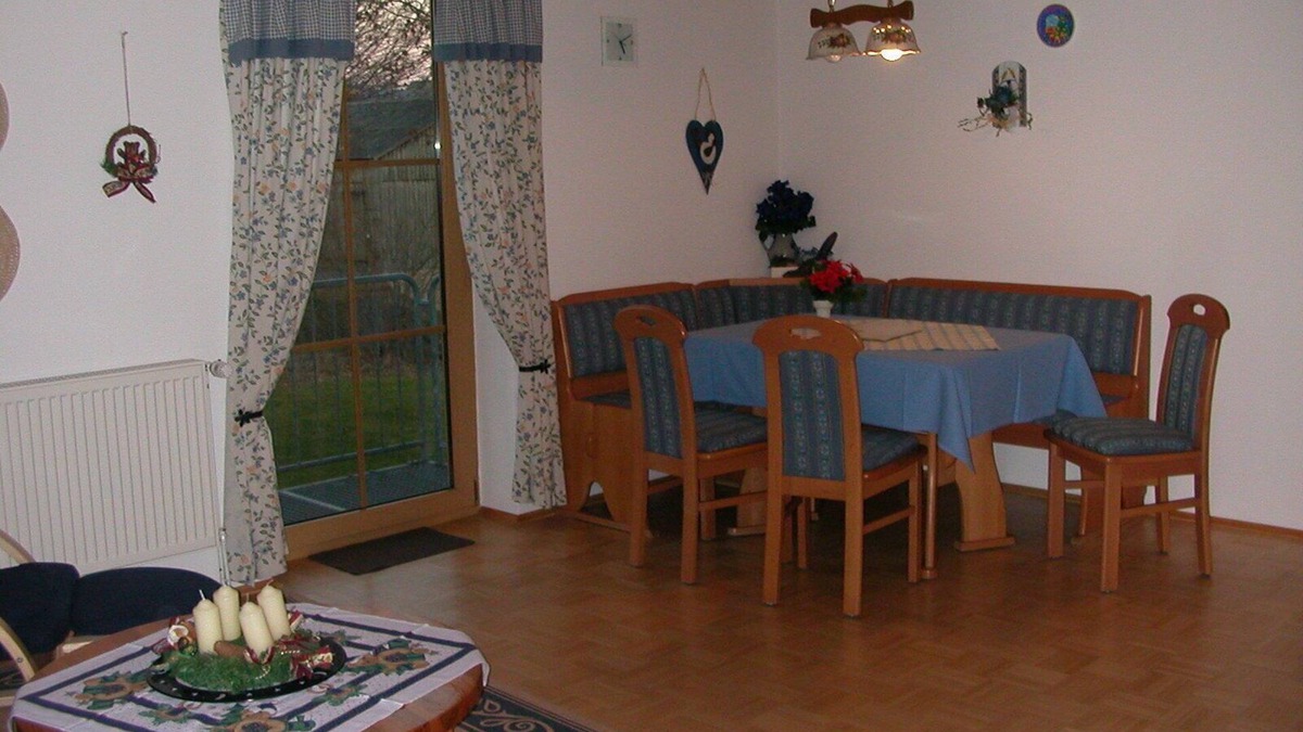 Stammbach Apartment | Gemütliche Ferienwohnung (75qm) mit Zugang zu Spielplatz