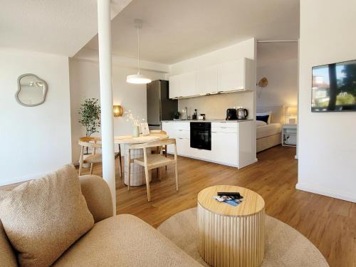 Sierksdorf Apartment | Gemütliche Ferienwohnung mit Meerblick und Terrasse - Nur 50 Meter zum Strand inklusive Parkplatz und Fahrradunterstellplatz