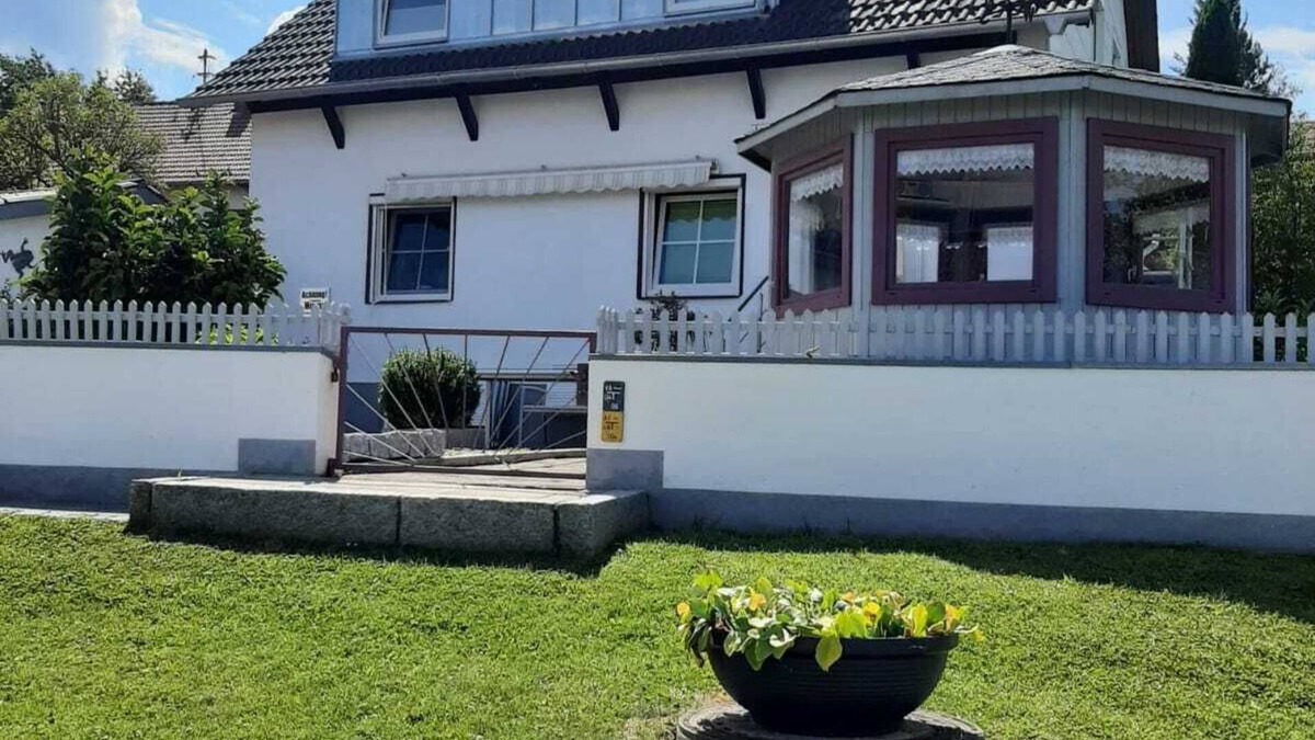 Leeder Apartment | Gemütliche Naturnahe Ferienwohnung in Oberbayern