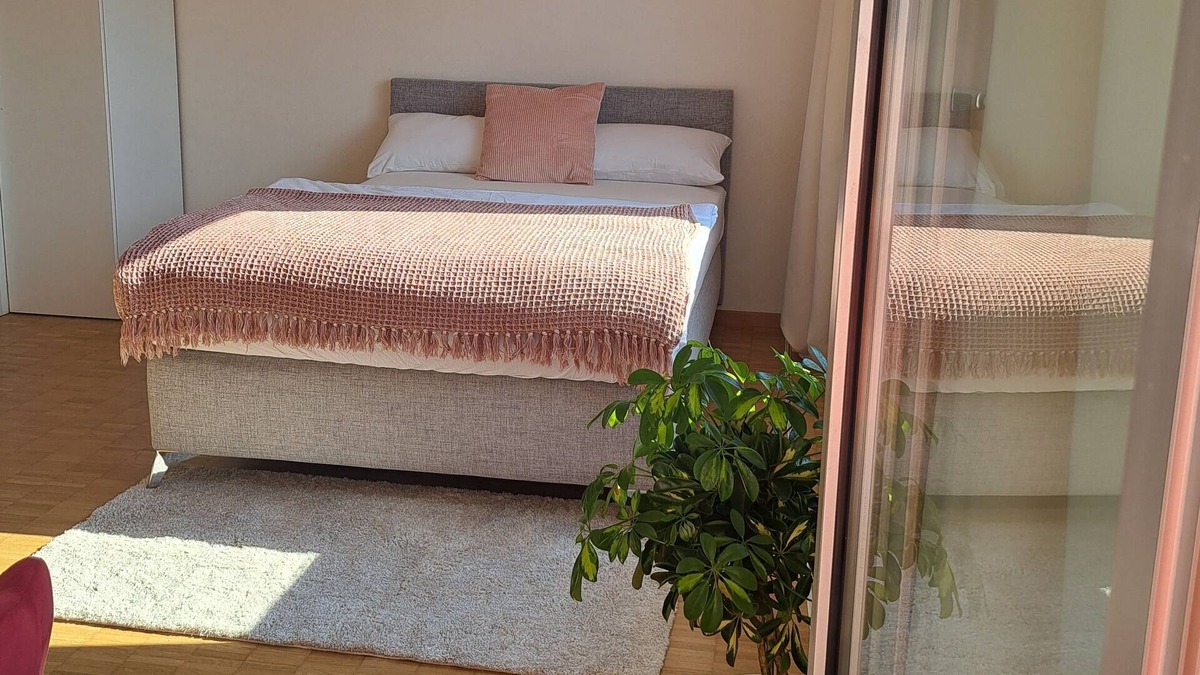 Kreuzlingen Apartment | Gemütliche Sonnige Ferienwohnung mit Ausblick, Nahe Bodensee