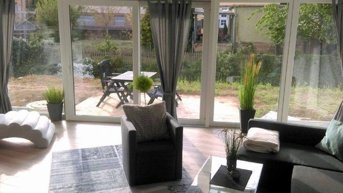 Markelsheim Apartment | Gemütliche und urige 50qm Ferienwohnung mit großem Balkon, kostenfreies Parken und WLAN