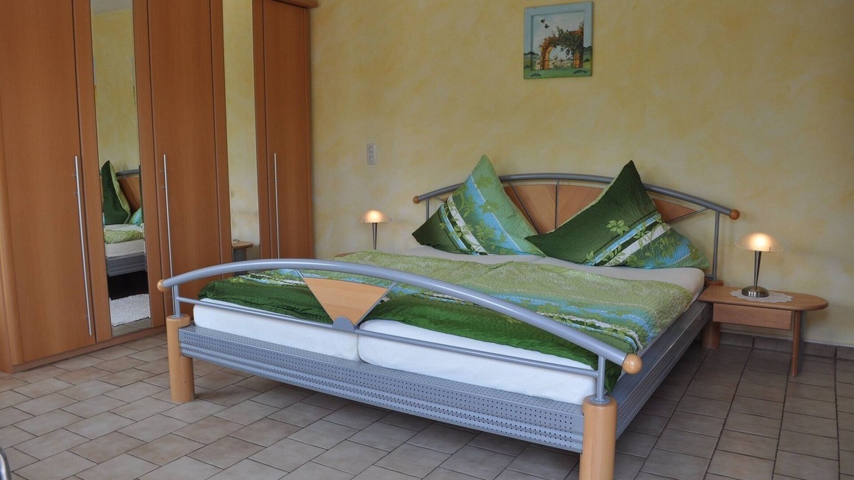 Vestenbergsgreuth Apartment | Gemütliches 78qm Feriendomizil mit Terrasse, kostenfreies WLAN, viel Natur