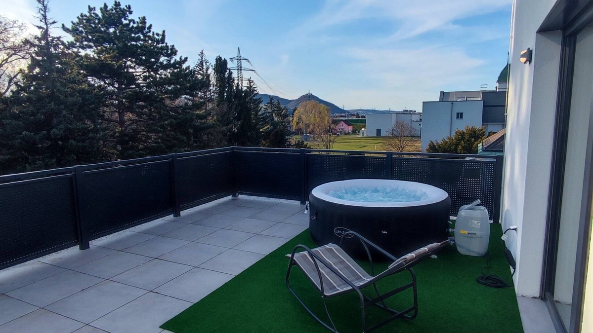 Floridsdorf Apartment | Gemütliches Penthouse Umbrella mit Zwei Großen Terrassen mit Whirlpool