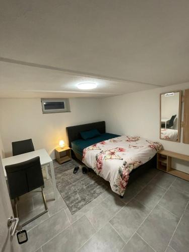 Ruesselsheim House | gemütliches und Schönes Zimmer Keller Geschoss K1