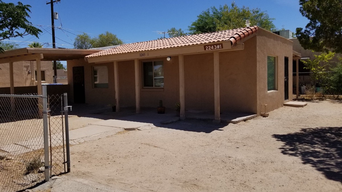 South Tucson House | Gem 2 in the heart of Tucson. Just remodeled! Come stay and enjoy the new look!