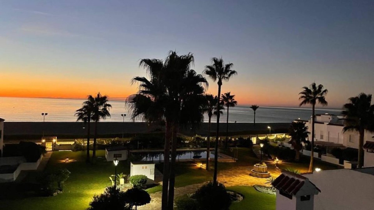 Cabrita House | Gem Beach House Pool Sports Club Water Front Rooftop BBQ