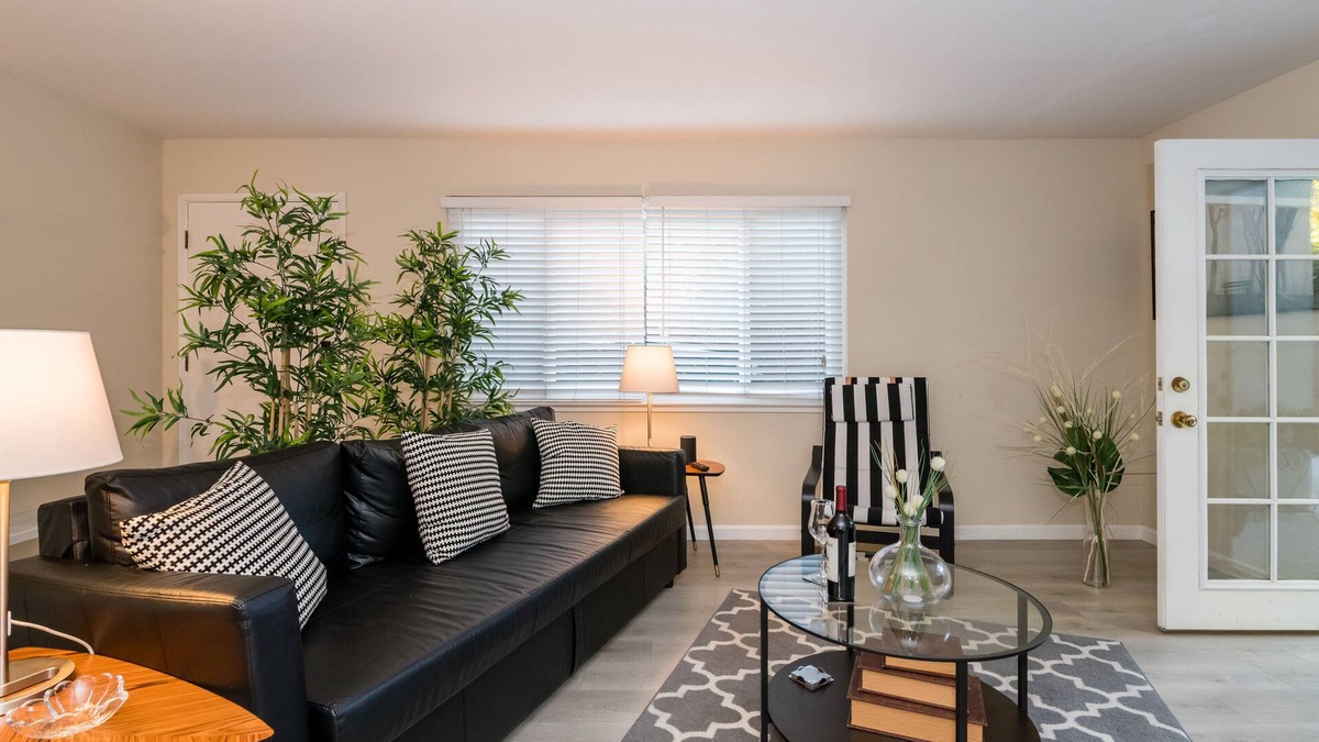 Downtown North Apartment | "Gem “ in Downtown Palo Alto Stanford