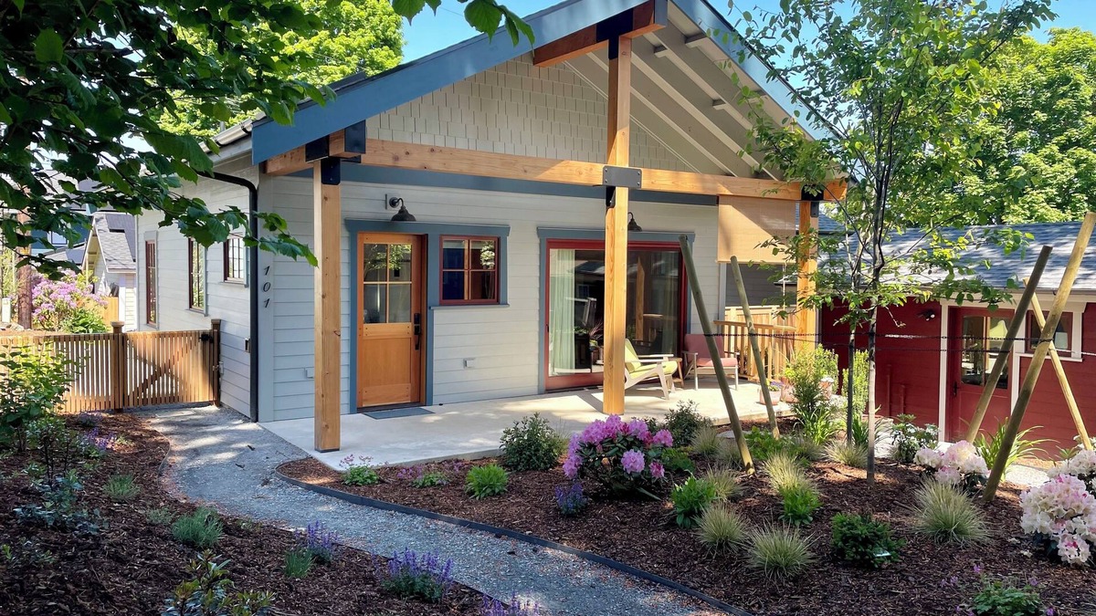 York Cottage | Gem in the Heart of Bellingham - Walk to WWU, Downtown and Waterfront