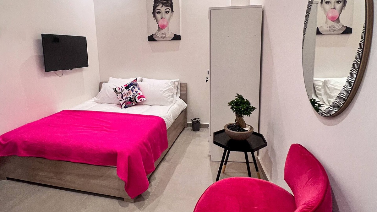 Gemmayzeh Hotel | Gemmayzeh House Fuchsia