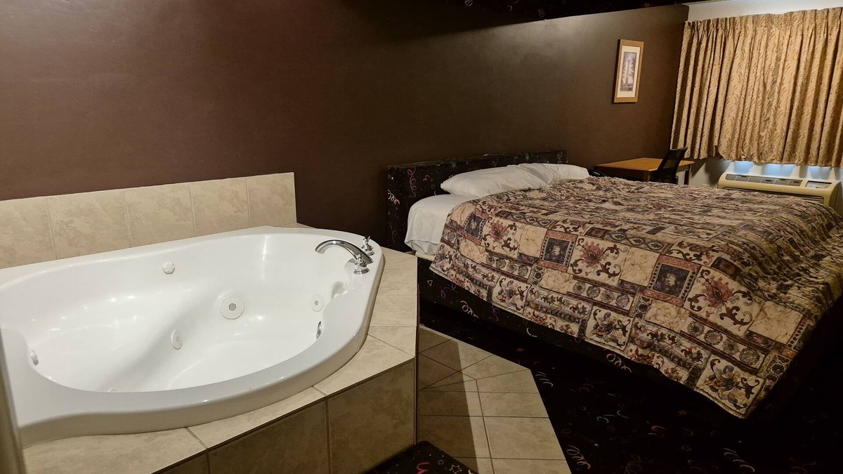 Chickamauga Hotel | General Bragg Inn & Suites By OYO Chickamauga
