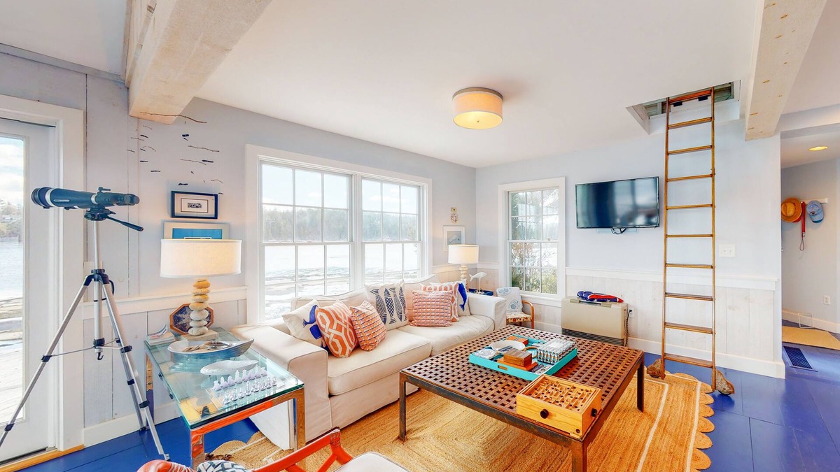 Tenants Harbor Cottage | Generational oceanfront cottage at the water's edge - snowbird-friendly
