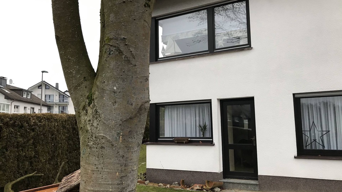 Attendorn Apartment | Generations Holiday Garden Flat, pool with garden