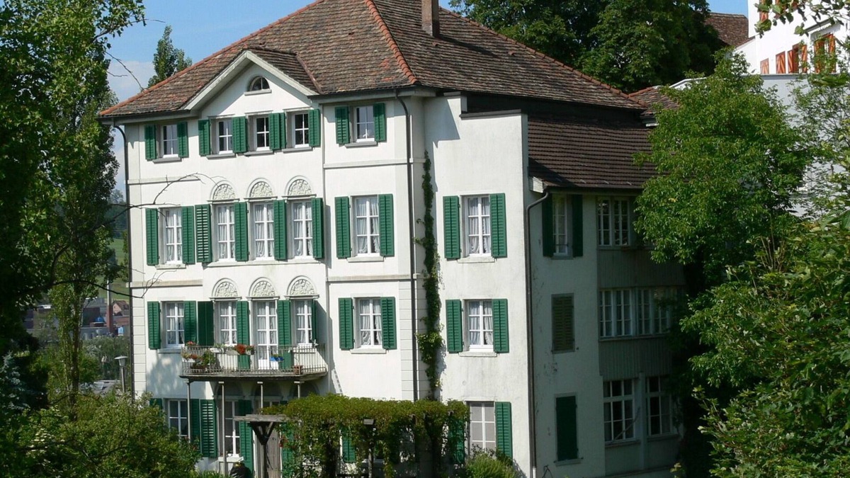 Bischofszell Apartment | Generous living comfort in a distinctive old town house with a large garden