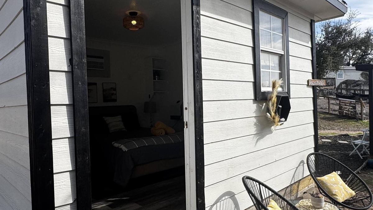 Dripping Springs Cabin | Genersoity Cabin @ 13 Acres