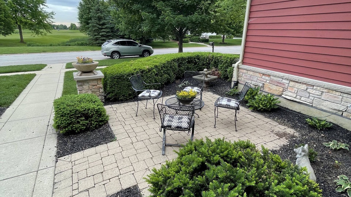 Geneva House | Geneva IL close to LIV GOLF Rich Harvest Gorgeous 4 bed home
