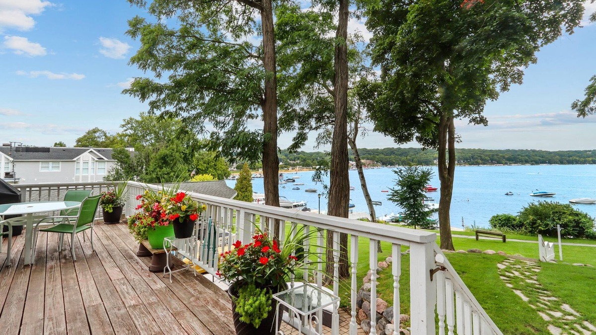 Country Club Estates House | Geneva Lakefront at Glenwood Springs |Stunning Views |Pier Access |Private Boat Slip |Monthly Stays