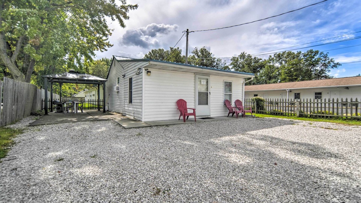 Geneva-on-the-Lake Cottage | Geneva-on-the-Lake Cottage w/Patio: Walk to Shore