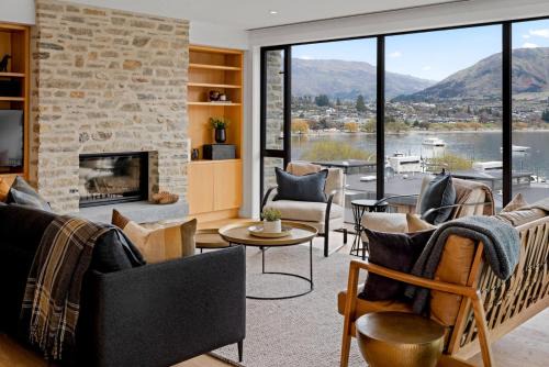 Wanaka Apartment | Genoa - Sleeps 6 - Lakefront Apartment