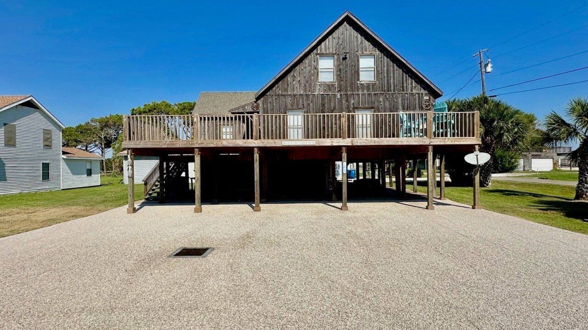 Port O Connor House | GENTLE BREEZE is Close to Beach in POC