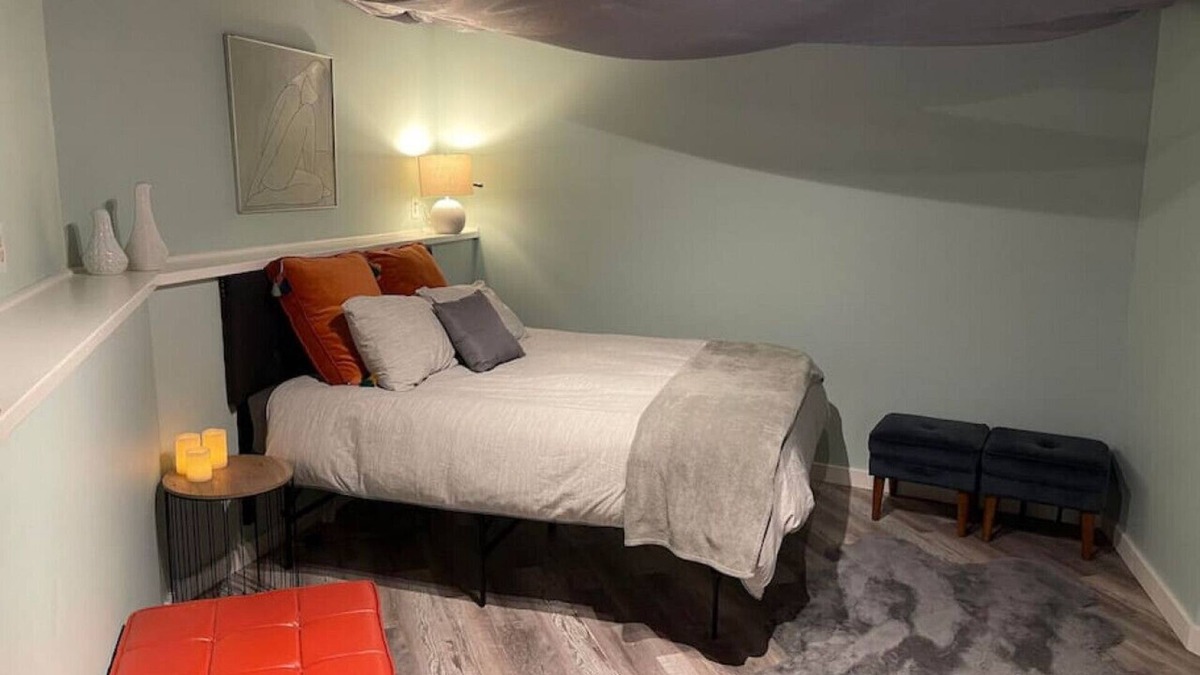 Buckley House | Geodesic Dome bedroom with cedar hot tub