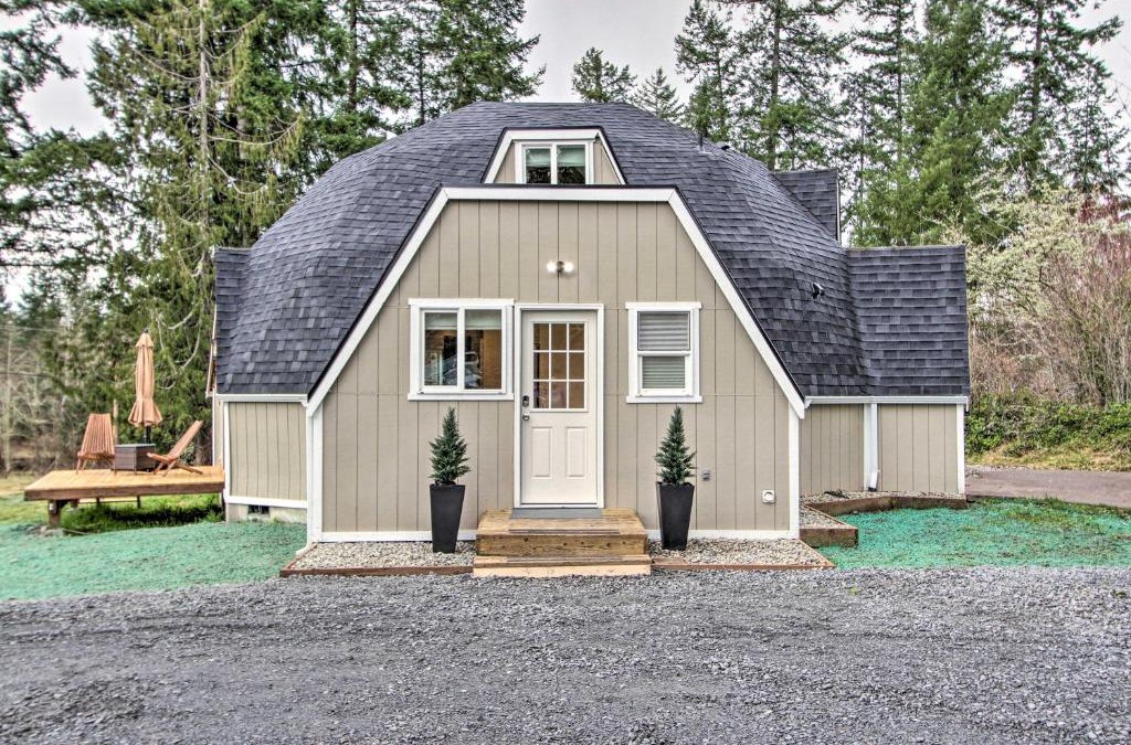 Eatonville House | Geodesic Dome House with Scenic Views and Hot Tub