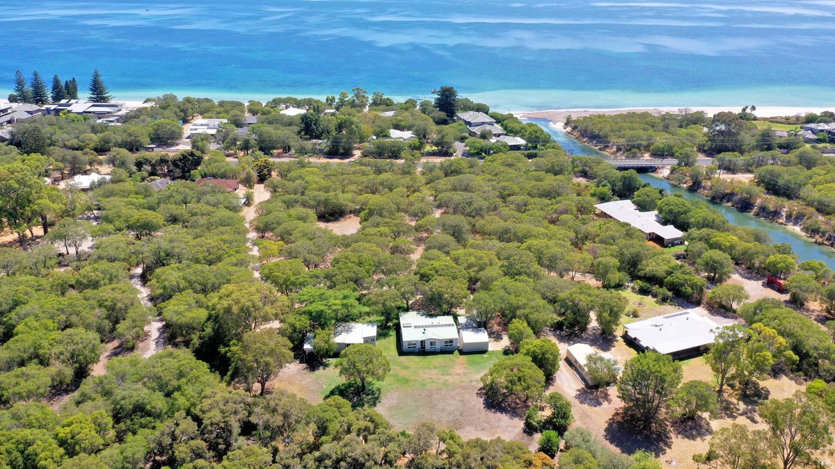 Marybrook House | Geographe Gateway - On the Bay. Entrance to the Margaret River Wine district.