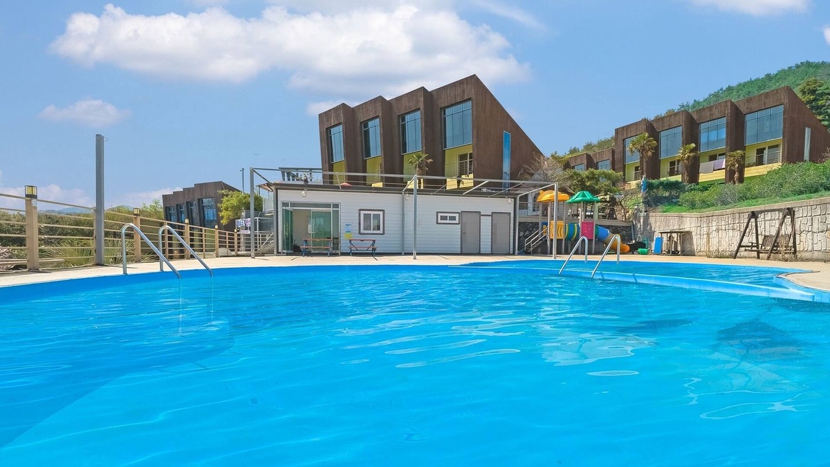 Kungnong House | Geojedo Pilos Ocean View Pension