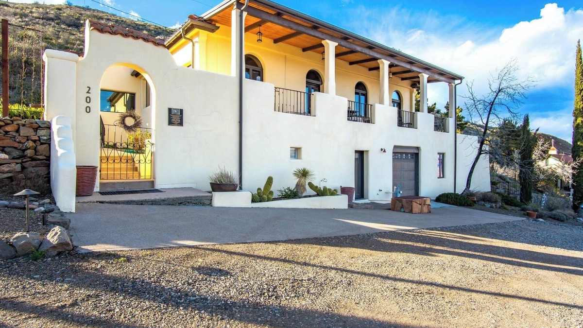 Jerome House | Geologist's House | Sleeps 8 | Close to Sedona