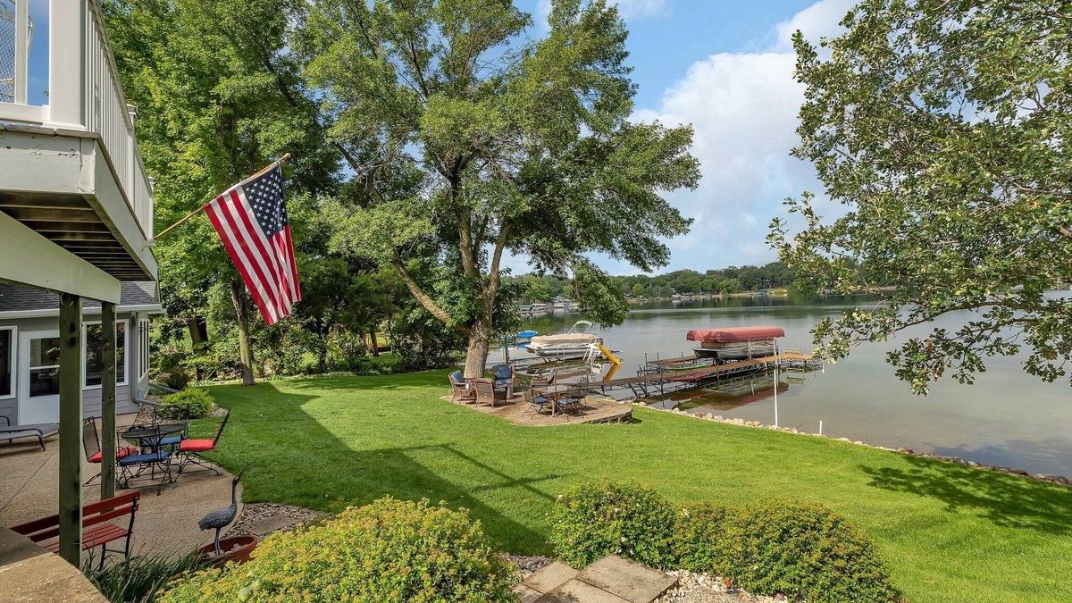 Spicer House | George Lake Luxury, 2.5 miles from Spicer!