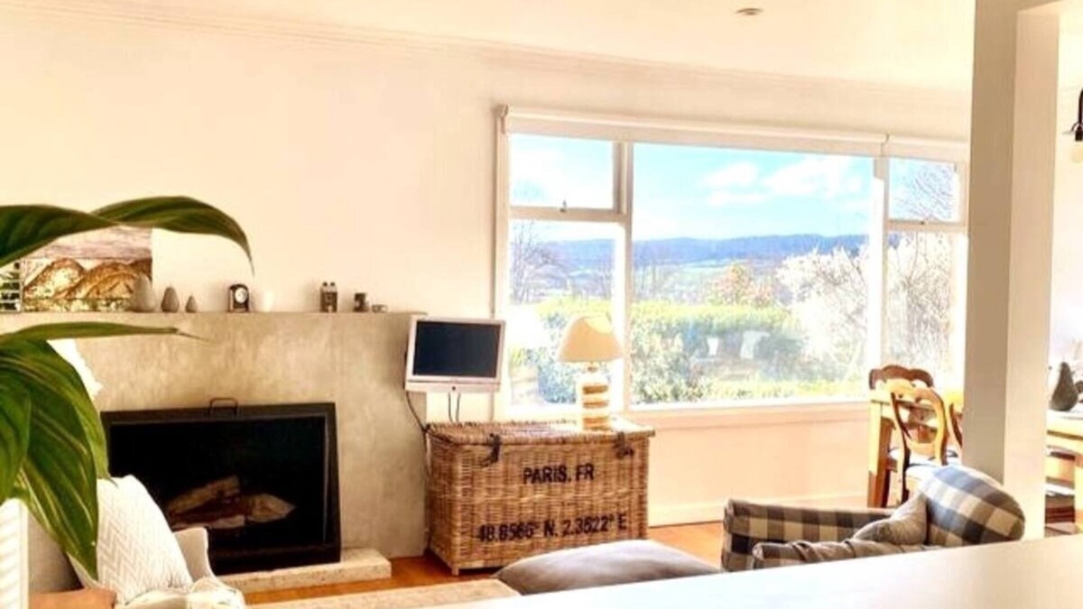 East Launceston House | 'George's' - "home away from home"