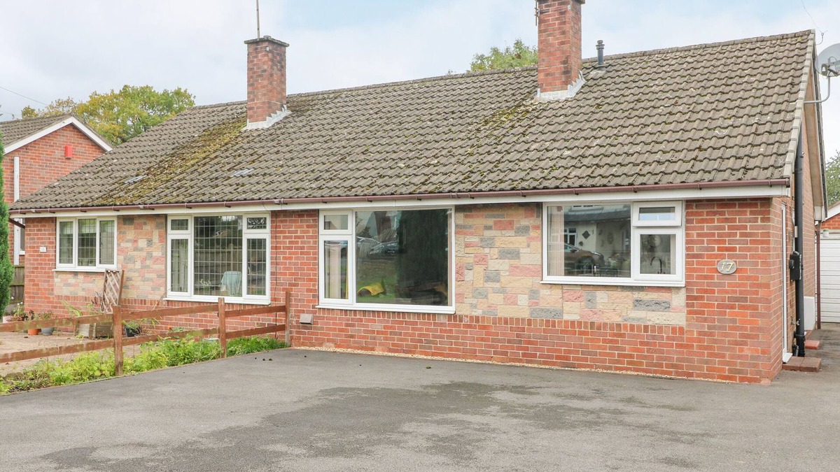 Kingsley Holt House | GEORGE'S PLACE, family friendly, with a garden in Kingsley