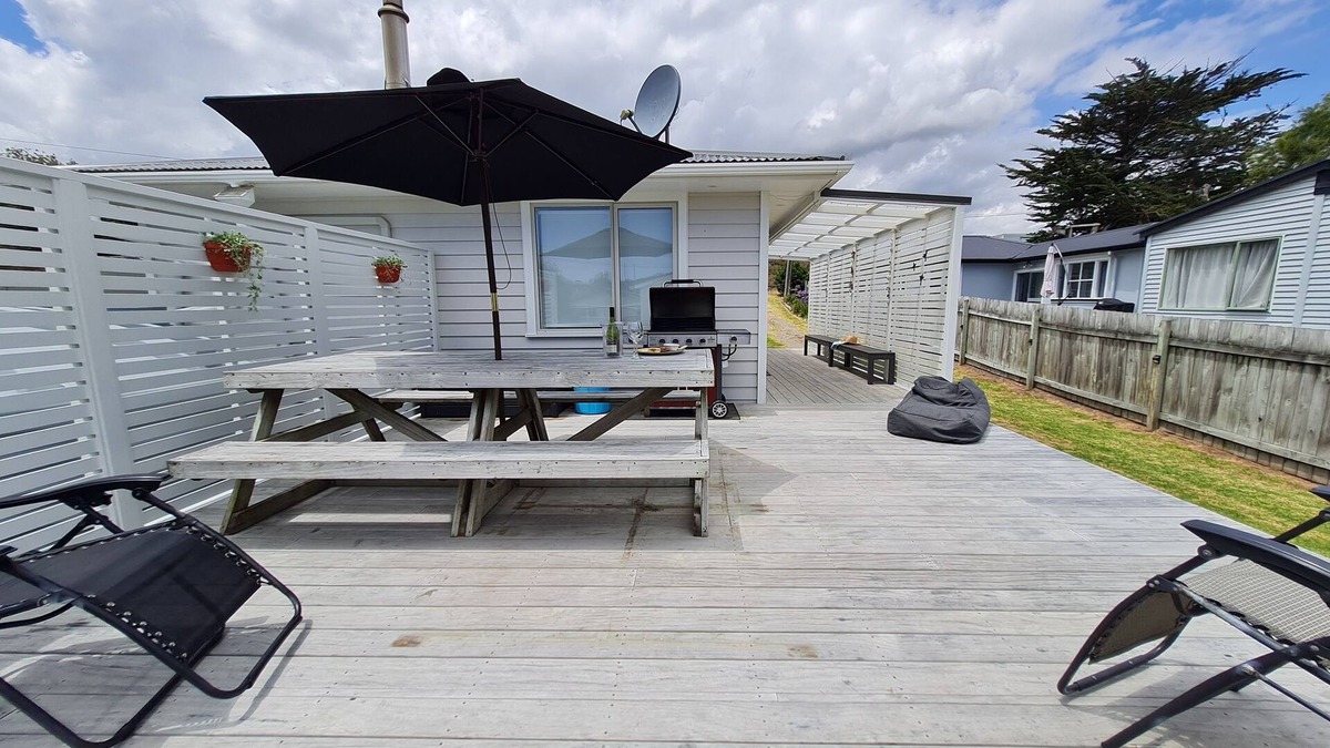 Waitarere Beach House | George's Post at Waitarere Beach