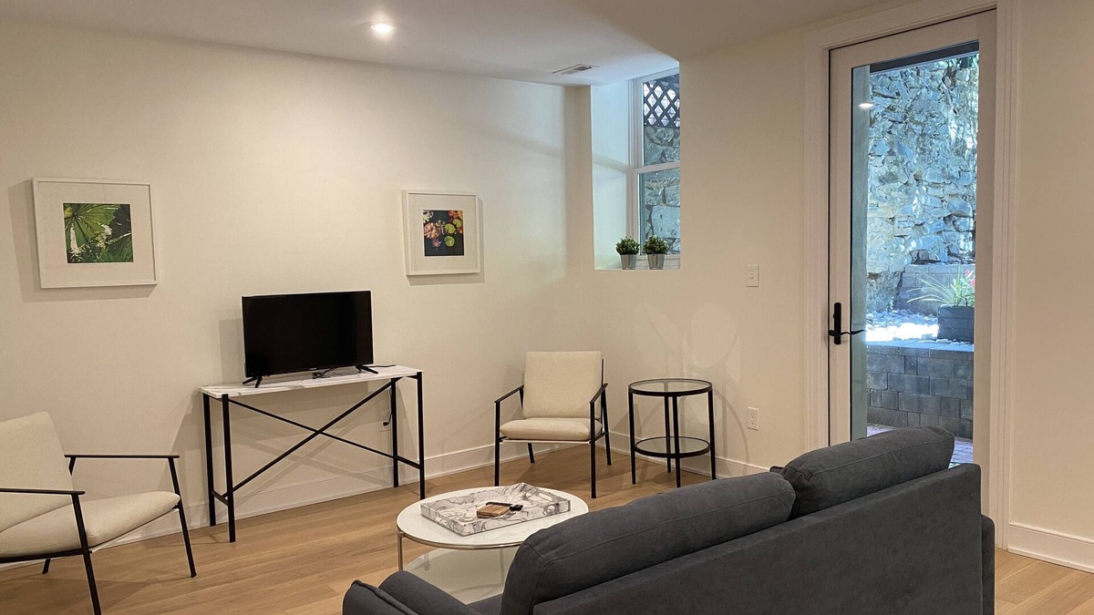 Georgetown Apartment | Georgetown Boutique 3BR 3 BA, patio, all new build out
